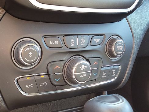 Used 2022 Jeep Cherokee Trailhawk w/ Sun, Sound & Nav Group image 26