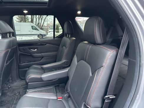 Used 2024 Honda Pilot TrailSport image 32