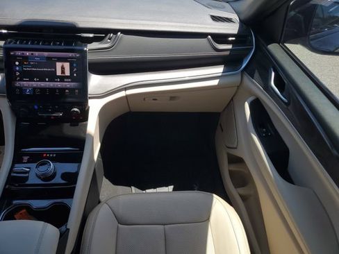 Used 2023 Jeep Grand Cherokee L Limited w/ Luxury Tech Group II AWD/4WD image 19
