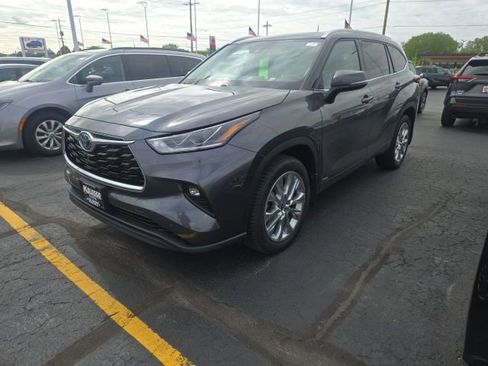Used 2022 Toyota Highlander Limited AWD/4WD image 3