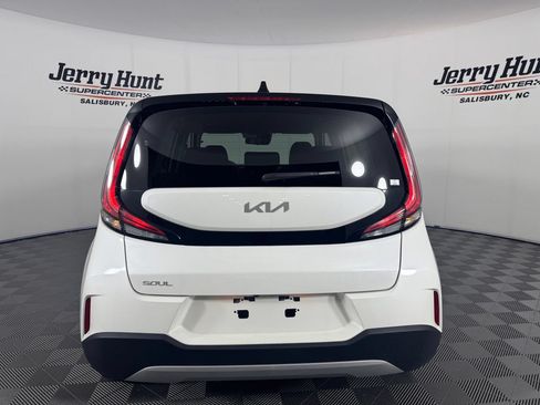 Used 2025 Kia Soul LX w/ LX Technology Package FWD image 8