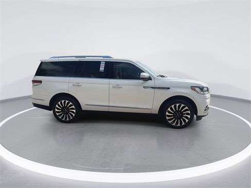 Certified 2024 Lincoln Navigator Black Label image 9