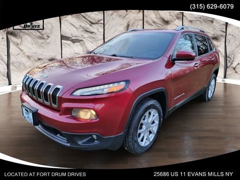 Used 2016 Jeep Cherokee Latitude w/ Comfort/Convenience Group AWD/4WD image 1