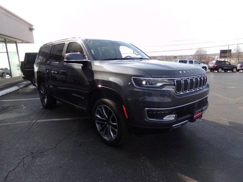 Used 2022 Jeep Wagoneer Series III w/ Premium Group I image 5