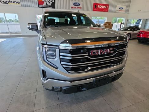 Used 2025 GMC Sierra 1500 SLT AWD/4WD image 4