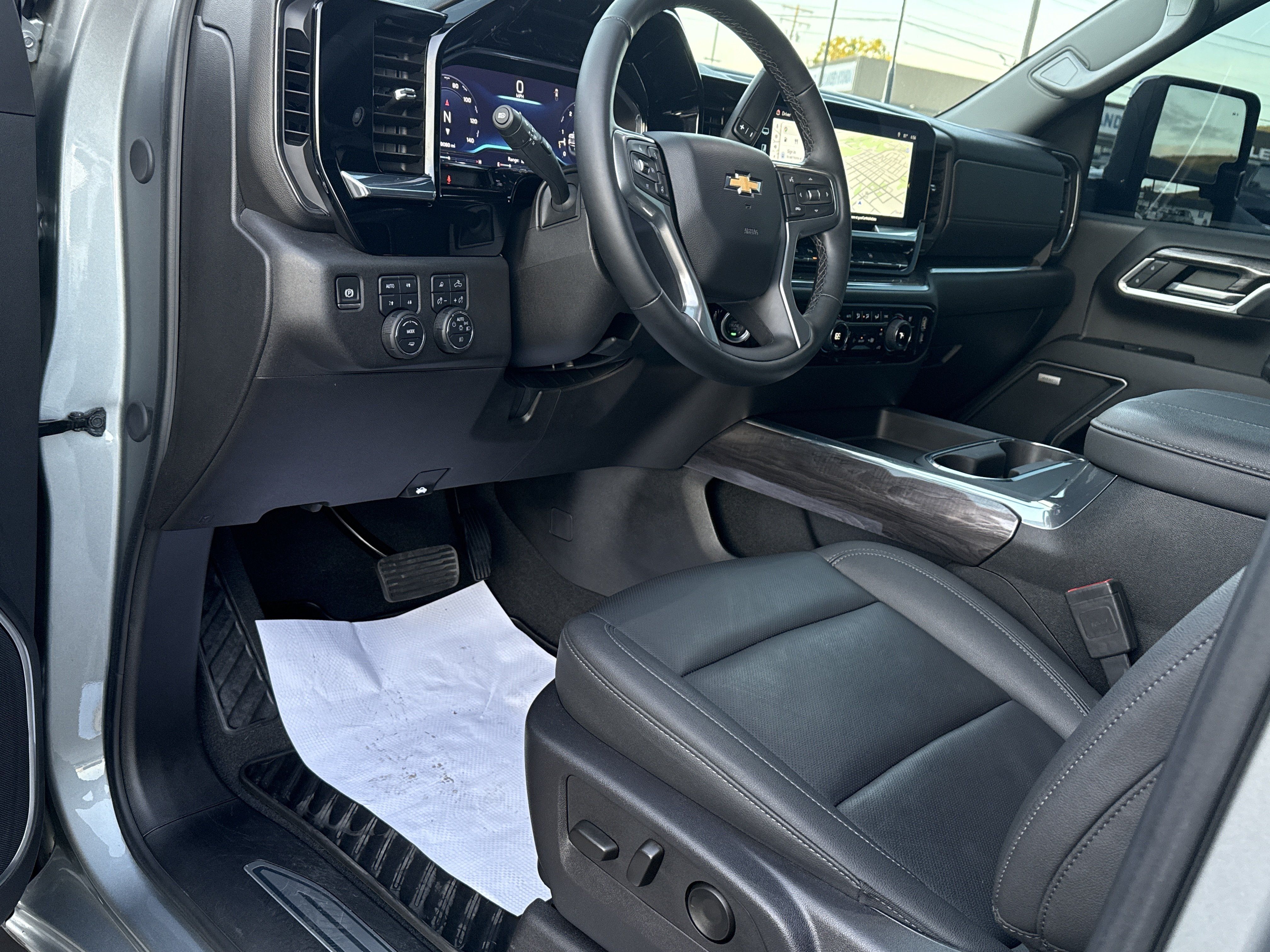 Used 2025 Chevrolet Silverado 3500 LTZ w/ LTZ Convenience Package AWD/4WD image 15