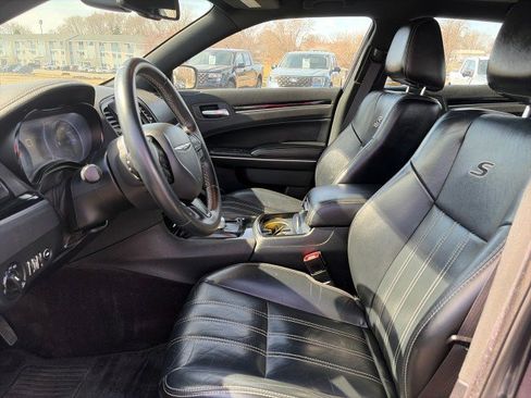 Used 2017 Chrysler 300 S w/ 300S Premium Group image 9