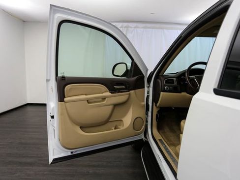 Used 2011 GMC Yukon XL Denali AWD/4WD image 16