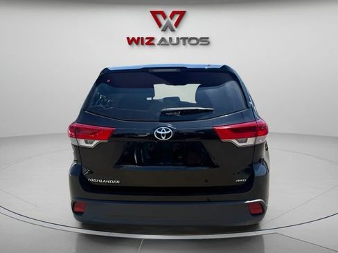 Used 2019 Toyota Highlander LE AWD/4WD image 4