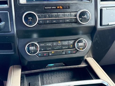 Used 2021 Ford Expedition Limited image 17