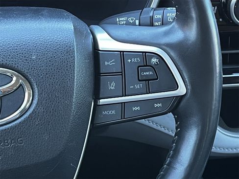 Used 2024 Toyota Highlander Limited image 14
