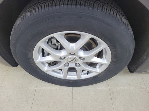 Used 2023 Chrysler Pacifica Touring-L image 10