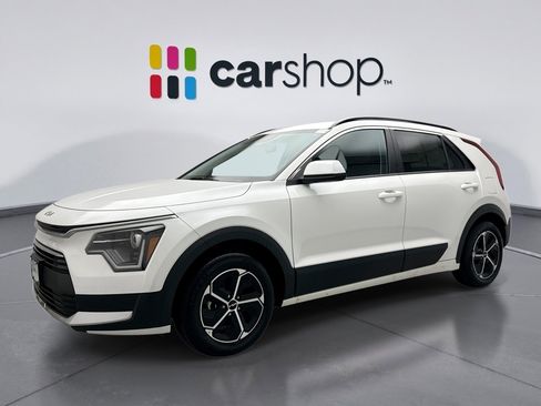 Used 2023 Kia Niro LX image 1