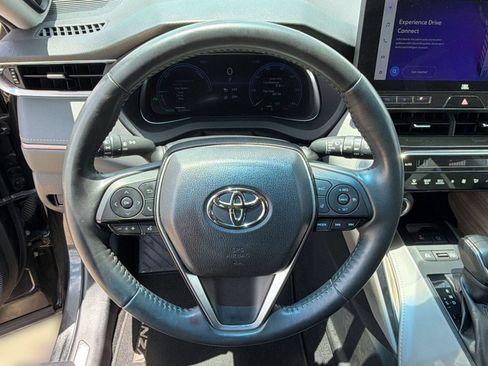 Used 2023 Toyota Venza Limited AWD/4WD image 11