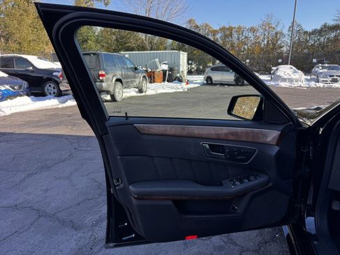 Used 2013 Mercedes-Benz E 550 4MATIC Sedan image 19