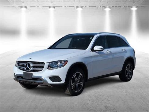 Used 2018 Mercedes-Benz GLC 300 4MATIC image 4