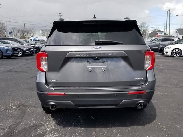 Used 2023 Ford Explorer XLT w/ Equipment Group 202A AWD/4WD image 4