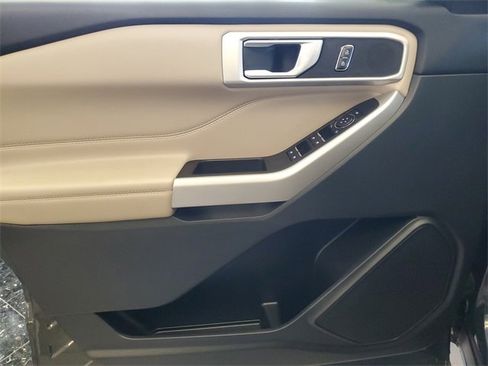 Used 2023 Ford Explorer XLT w/ Equipment Group 202A image 12