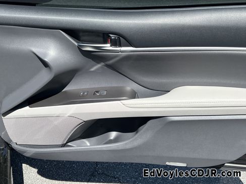 Used 2023 Toyota Camry XSE image 17