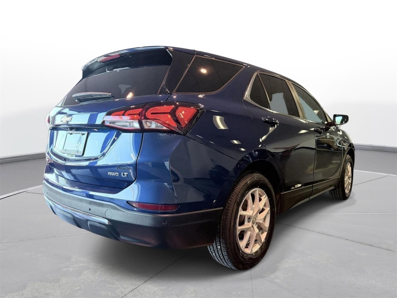 Used 2023 Chevrolet Equinox LT AWD/4WD image 13