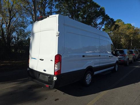 Used 2022 Ford E-Transit 148 High Roof Extended image 3