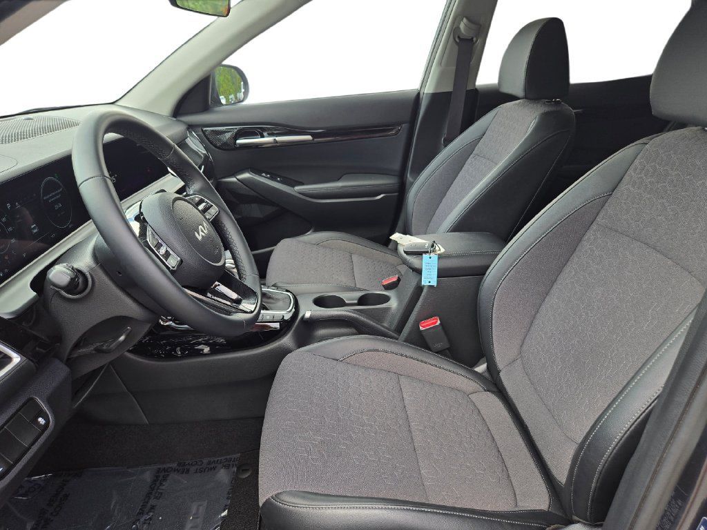 Certified 2025 Kia Seltos X-Line AWD/4WD image 17