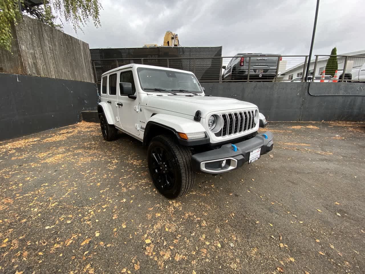 Used 2024 Jeep Wrangler Unlimited Sahara AWD/4WD image 8