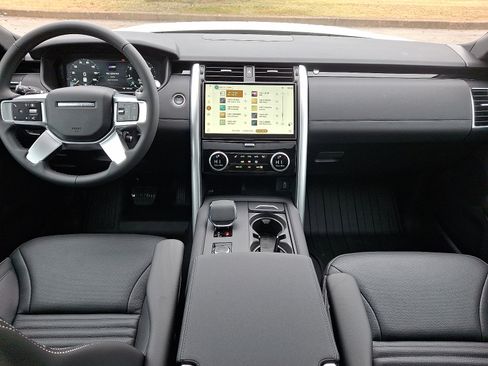 New 2026 Land Rover Discovery S image 13