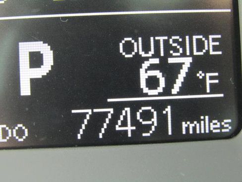 Used 2018 Toyota Corolla LE w/ Body Protection Package FWD image 19