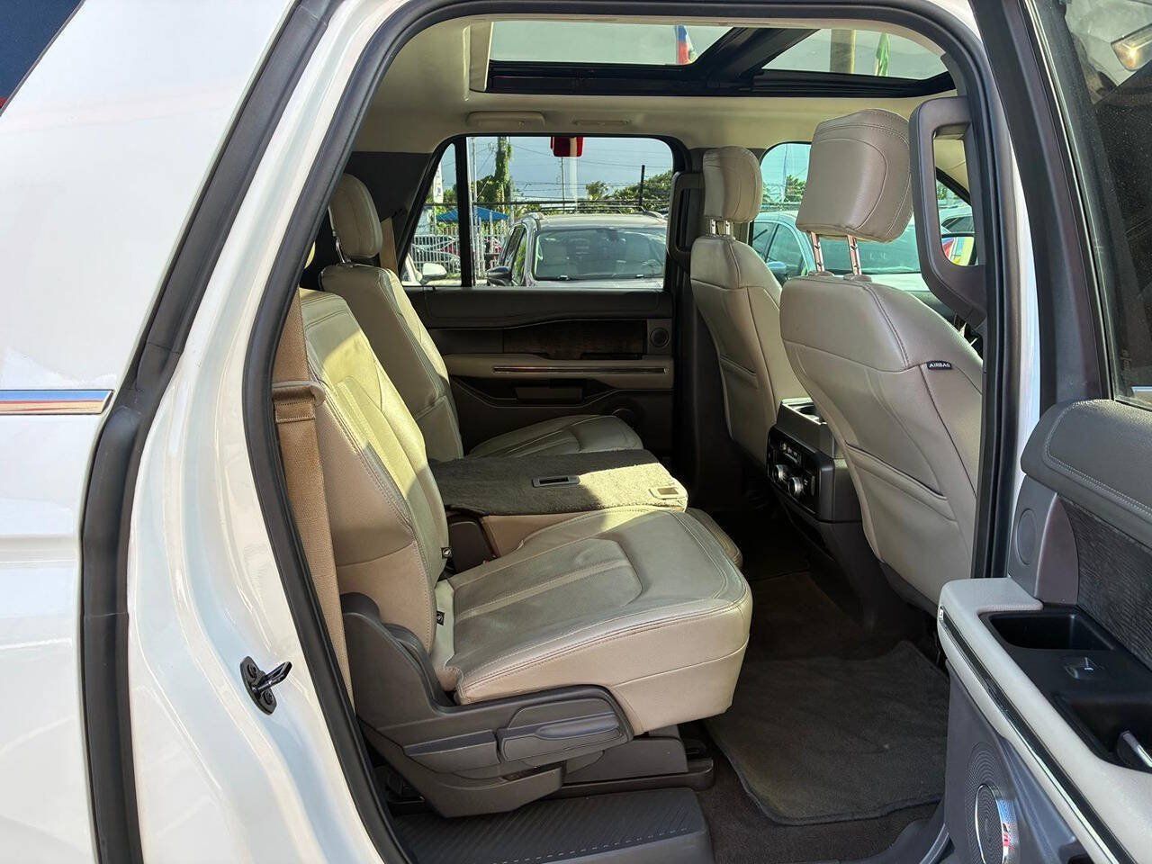 Used 2020 Ford Expedition Max Limited RWD image 3