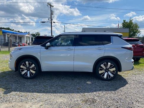 New 2025 Mitsubishi Outlander SEL image 2