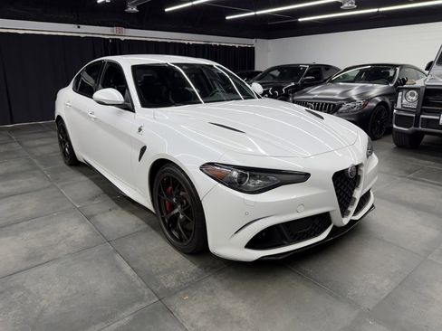 Used 2017 Alfa Romeo Giulia Quadrifoglio image 9