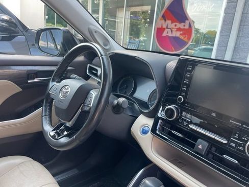 Used 2020 Toyota Highlander Limited AWD/4WD image 28