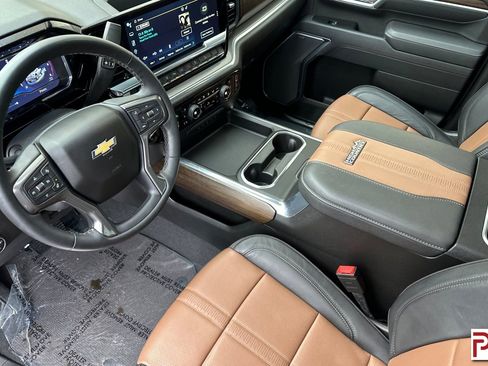 Certified 2025 Chevrolet Silverado 3500 High Country w/ Technology Package image 10