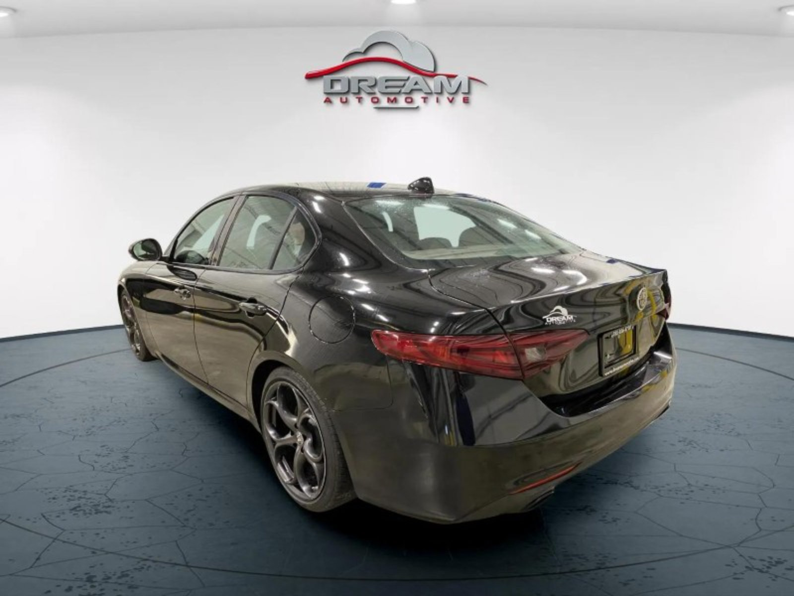 Used 2019 Alfa Romeo Giulia w/ Nero Edizione RWD image 5