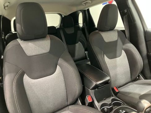 Used 2018 Jeep Cherokee Latitude w/ Altitude Package AWD/4WD image 48