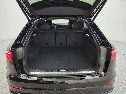 Used 2025 Audi Q8 Prestige w/ Prestige Package AWD/4WD image 21