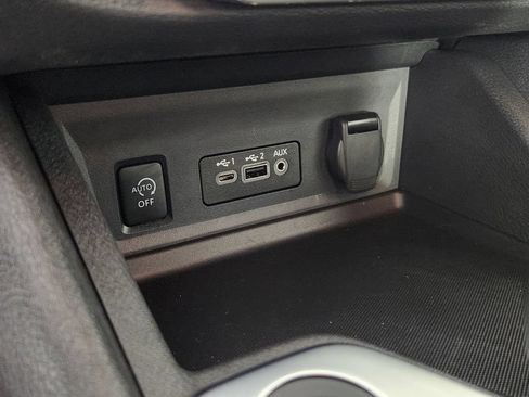Certified 2025 Nissan Sentra SR FWD image 29