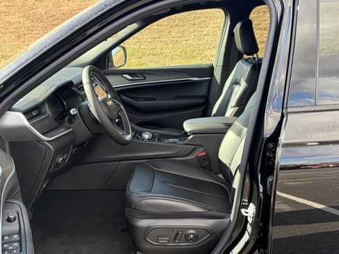 New 2025 Jeep Grand Cherokee L Limited image 16