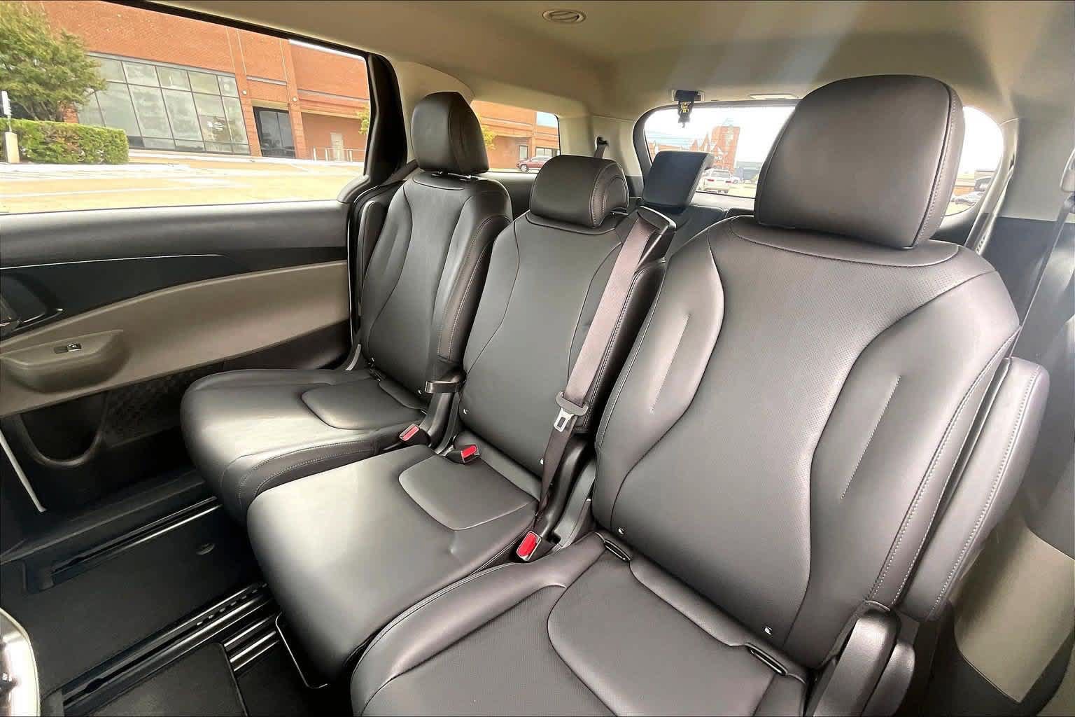 Certified 2026 Kia Carnival FWD image 27