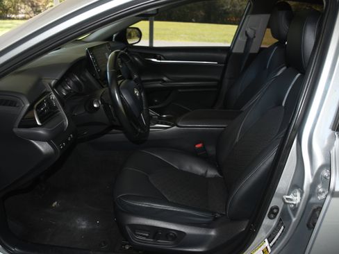 Used 2021 Toyota Camry XSE image 8