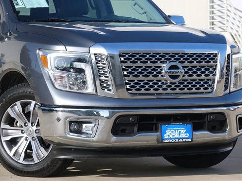 Used 2019 Nissan Titan SL image 16