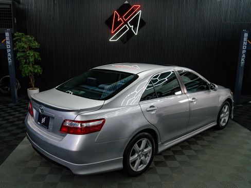 Used 2009 Toyota Camry SE FWD image 2