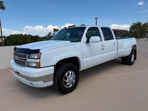 Used 2005 Chevrolet Silverado 3500 LT w/ Heavy-Duty Power Package AWD/4WD image 3