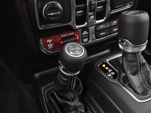 New 2025 Jeep Gladiator Rubicon image 13