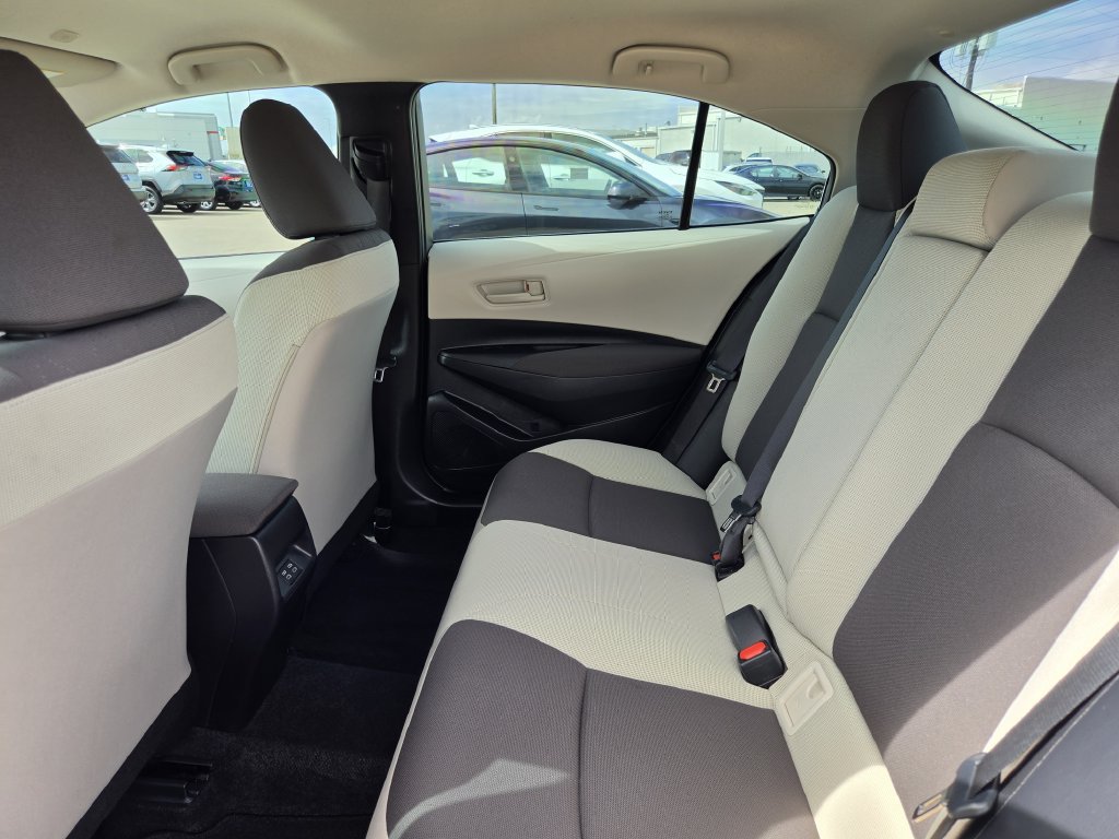 Used 2025 Toyota Corolla LE FWD image 27