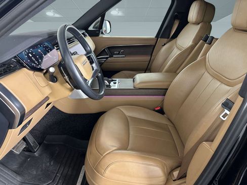 Used 2023 Land Rover Range Rover Long Wheelbase SE image 4