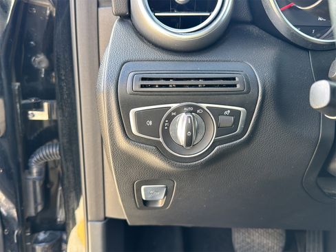 Used 2018 Mercedes-Benz GLC 300 4MATIC image 22