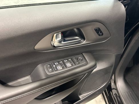 New 2027 Chrysler Pacifica Select FWD image 14