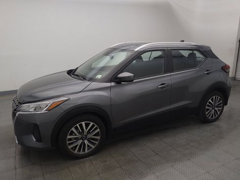 Used 2023 Nissan Kicks SV FWD image 2